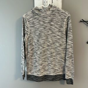 Young men’s hooded top with no drawstring